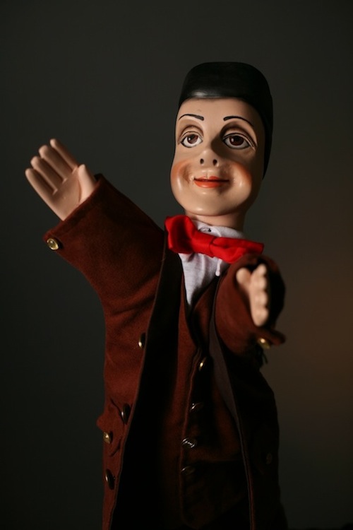 フランスの伝統的な木製グローブ人形